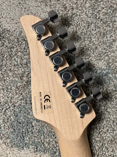 SLX Raven Classic Essentials 22 with Rosewood FB in Vintage White