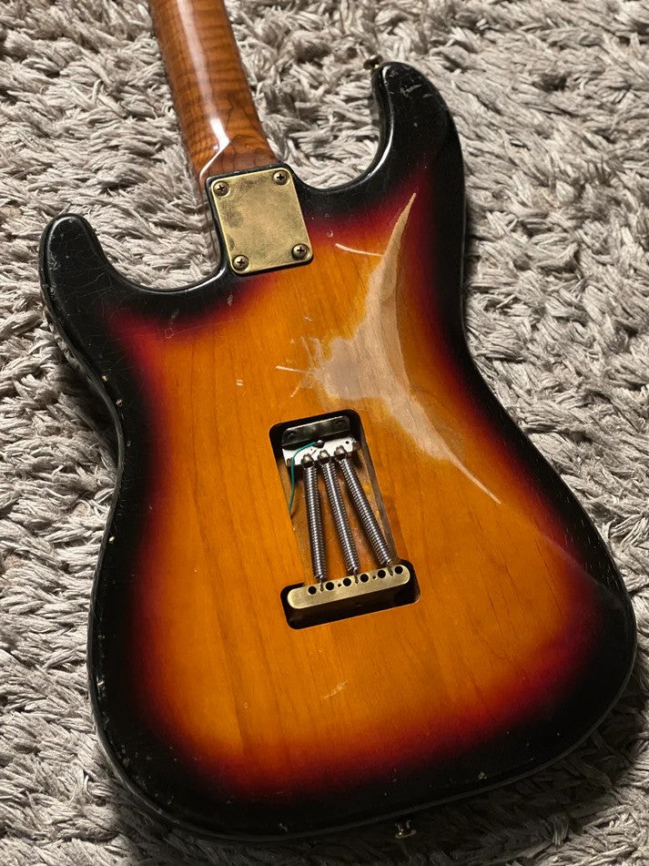 SLX Hawk Antique in 3-Tone Sunburst with Gold Hardware Nitrocellulose Lacquer