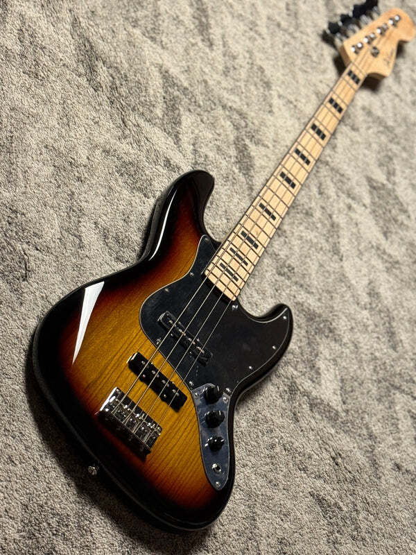 SLX Sparrow 70s Special Essentials with Maple FB in in 3-Tone Sunburst