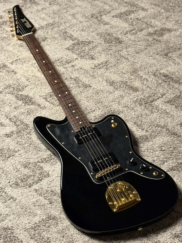 SLX Heron Classic P90 in Black with Gold Hardware