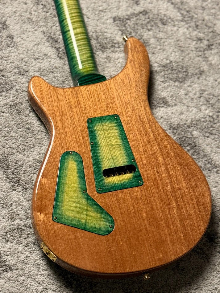 SLX Imperial 24 HH with 5A Solid Flame Top in Laguna Glow with Gold Hardware