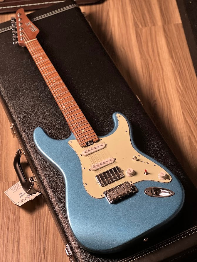 SLX Hawk Classic 22 HSS in Lake Placid Blue with Roasted Maple FB